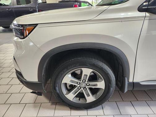 White 2025 Honda Pilot EX-L