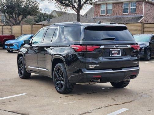 Mosaic Black Metallic 2022 Chevrolet Traverse Premier