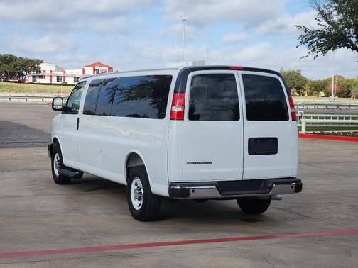 2025 Chevrolet Express 3500 LT