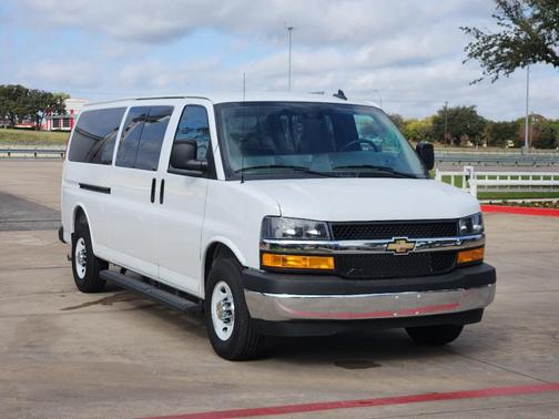 2025 Chevrolet Express 3500 LT