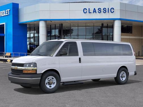2025 Chevrolet Express 3500 LT