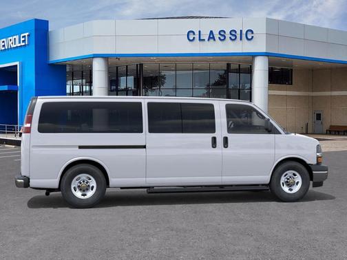 2025 Chevrolet Express 3500 LT
