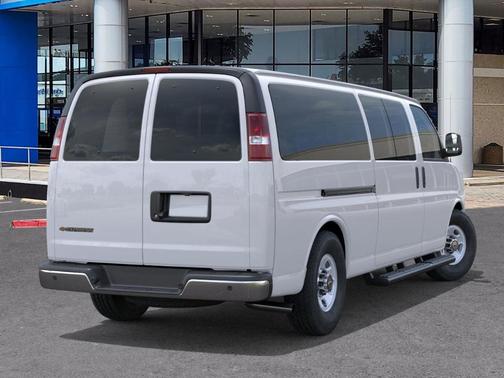2025 Chevrolet Express 3500 LT
