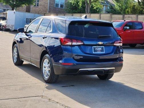 Blue Glow Metallic 2022 Chevrolet Equinox 1LT