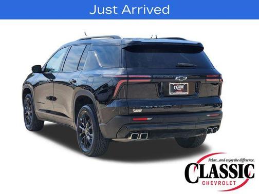 Mosaic Black Metallic 2025 Chevrolet Traverse LT