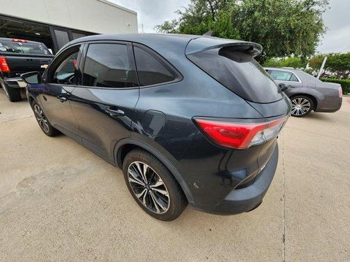 Blue Metallic 2022 Ford Escape SE