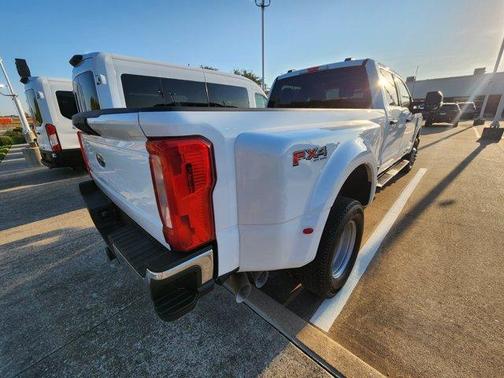 Oxford White 2025 Ford F-350 XLT