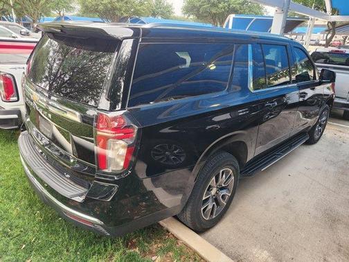 2022 Chevrolet Suburban LT