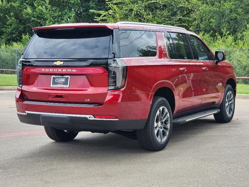 2026 Chevrolet Suburban LT
