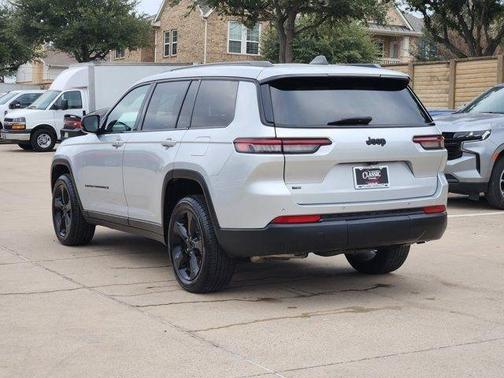 2022 Jeep Grand Cherokee L Laredo