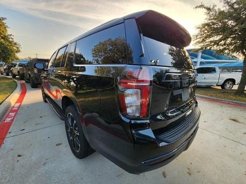 2024 Chevrolet Suburban RST