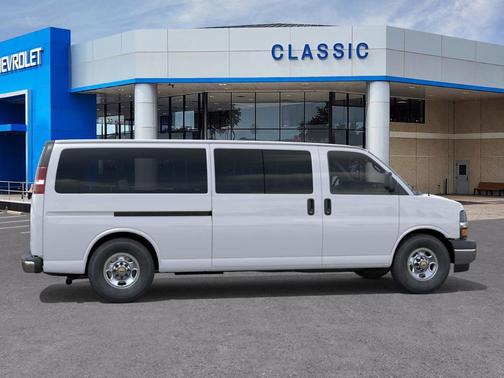 2025 Chevrolet Express 3500 LT