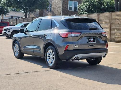 Gray Metallic 2022 Ford Escape SE
