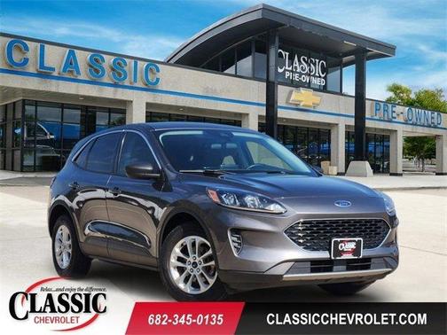 Gray Metallic 2022 Ford Escape SE