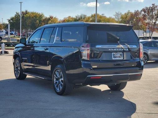 2023 Chevrolet Suburban LT
