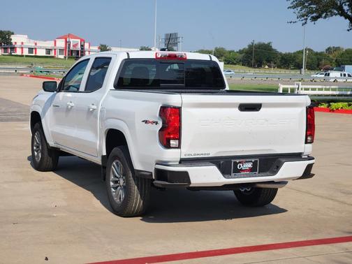 2025 Chevrolet Colorado WT
