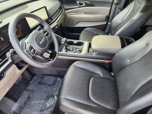 Metal 2025 Kia Carnival LXS