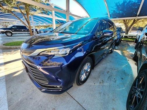2025 Toyota Sienna XLE