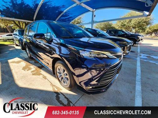 2025 Toyota Sienna XLE