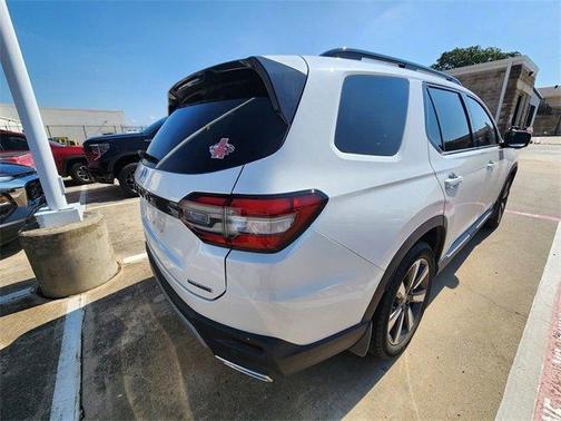 White 2025 Honda Pilot Touring