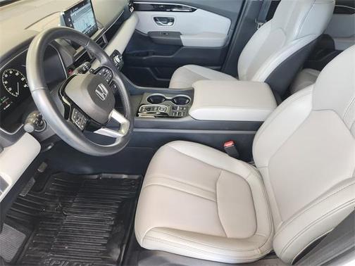 White 2025 Honda Pilot Touring