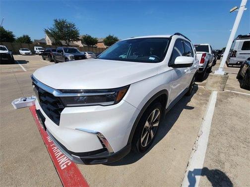 White 2025 Honda Pilot Touring