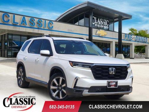 White 2025 Honda Pilot Touring