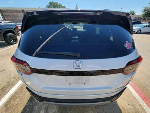 White 2025 Honda Pilot Touring