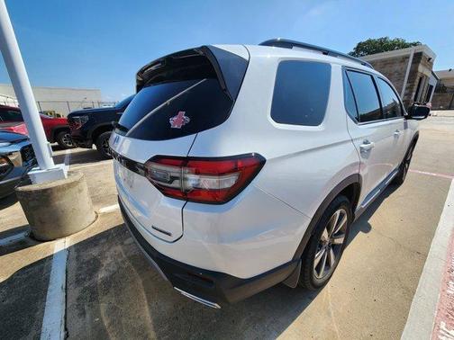 White 2025 Honda Pilot Touring