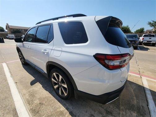 White 2025 Honda Pilot Touring