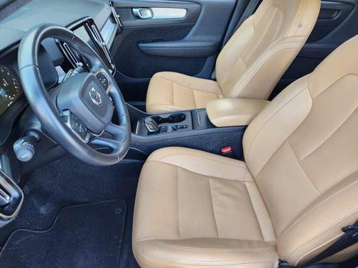 2019 Volvo XC40 T5 Momentum