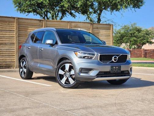 2019 Volvo XC40 T5 Momentum