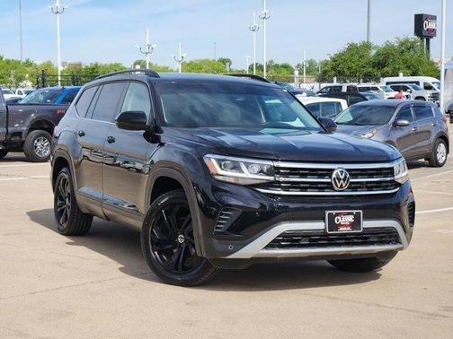 Deep Black Pearl Effect 2022 Volkswagen Atlas 3.6L SE w/Technology