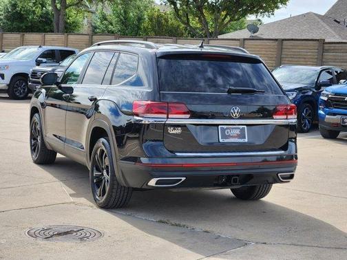 Deep Black Pearl Effect 2022 Volkswagen Atlas 3.6L SE w/Technology