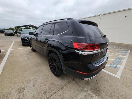 Deep Black Pearl Effect 2022 Volkswagen Atlas 3.6L SE w/Technology