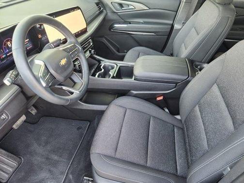 Mosaic Black Metallic 2025 Chevrolet Traverse LT