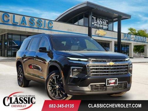Mosaic Black Metallic 2025 Chevrolet Traverse LT