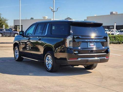 2025 Chevrolet Suburban LT