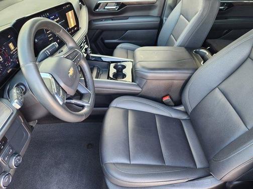 2025 Chevrolet Suburban LT