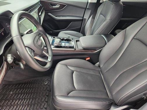 2022 Audi Q8 55 Premium Plus