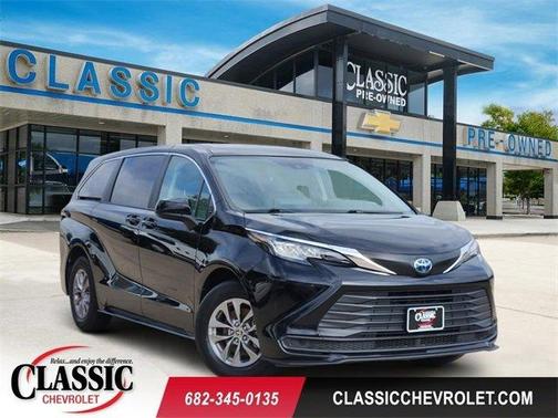 Midnight Black Metallic 2023 Toyota Sienna LE