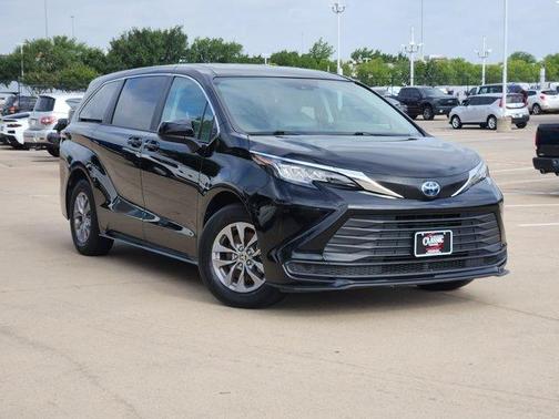 Midnight Black Metallic 2023 Toyota Sienna LE