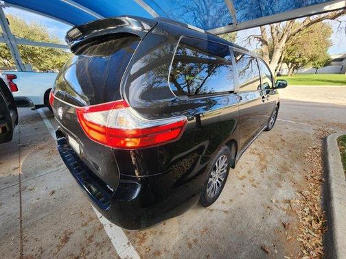 2019 Toyota Sienna XLE