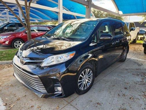 2019 Toyota Sienna XLE
