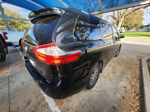 2019 Toyota Sienna XLE