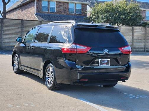 2019 Toyota Sienna XLE