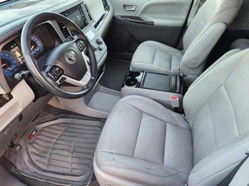 2019 Toyota Sienna XLE