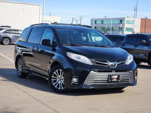 2019 Toyota Sienna XLE