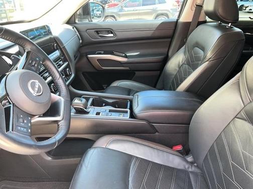 2022 Nissan Pathfinder Platinum