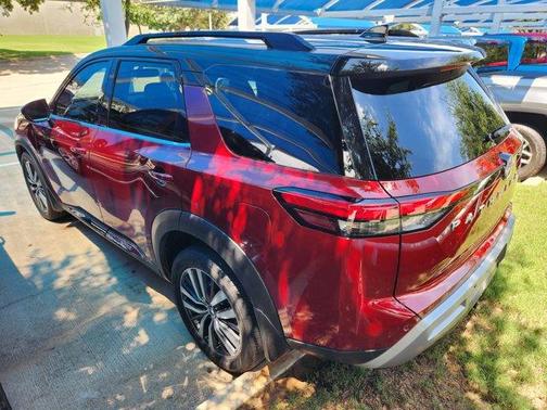 2022 Nissan Pathfinder Platinum